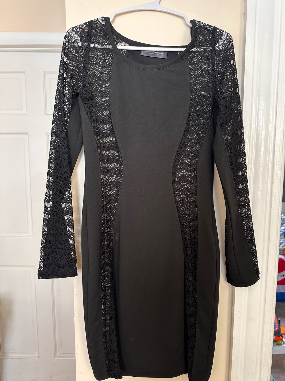 CELEB BOUTIQUE Black Long-Sleeve Lace-Panel Bodycon Dress
